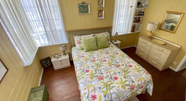 110 31st St 2 Bedroom Cottage by RedAwning, Забронировать Дом для отпуска Холмс-Бич Sarasota Area