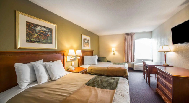 Четырёхместный номер Standard Econo Lodge Marion