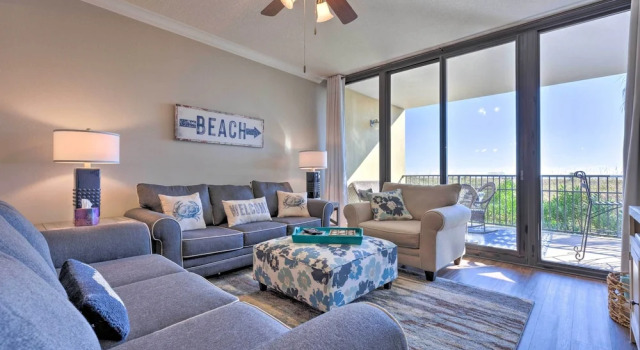 Апартаменты с 2 комнатами с балконом Sunny First-floor Condo w/ Ocean-view Balcony!