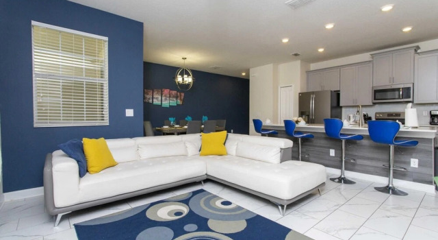 Luxurious 4 Bedroom w Screened Pool Close to Disney 1568, Book Hotel Hoteller i Four Corners med pool, Swimmingpool
