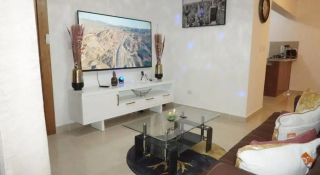 Апартаменты Confidence Luxurious Apartment B5- Gym Pool WIFI