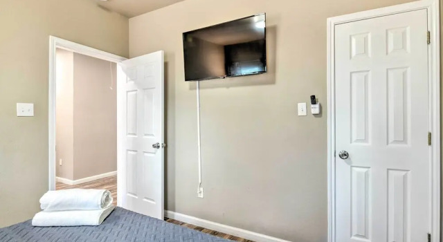 Charming San Antonio Home ~ 4 Mi to Downtown, Забронировать Дом для отпуска Сан-Антонио Bexar County