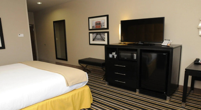 Четырёхместный номер Standard Holiday Inn Express Covington-Madisonville by IHG