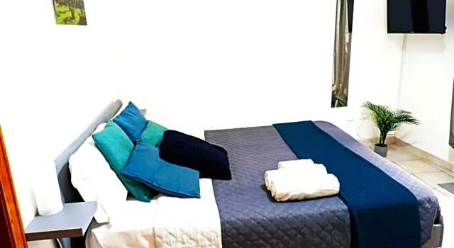 B&B ONE, Забронировать Отель «постель и завтрак» Катания Сицилия, рядом с Парк Вилла Беллини