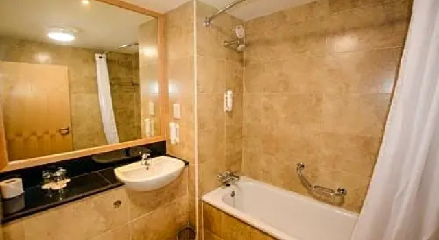 Трёхместный номер Standard Travelodge Dublin Airport South