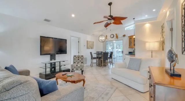 Canal-front Relaxation: Crystal River Home w/ Dock, Réserver Maison de vacances Crystal River 