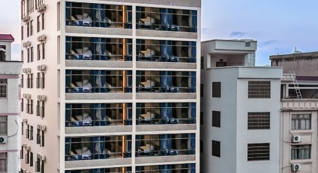 LUODING  Baili Hotel, Boek Hotel Hotels in Guangdong met parkeren, Parkeren