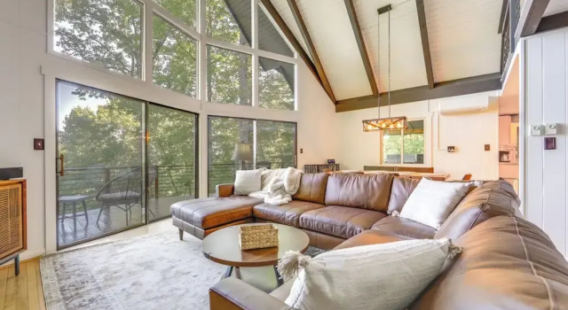 Blue Ridge Pkwy View & Deck: Brevard Home!, Забронировать Дом для отпуска Бревэрд Северная Каролина