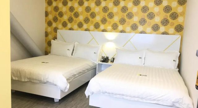 Четырёхместный номер Standard Luma Plaza Hotel