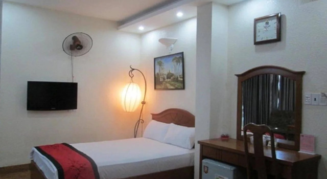 Queen Hotel Saigon Airport