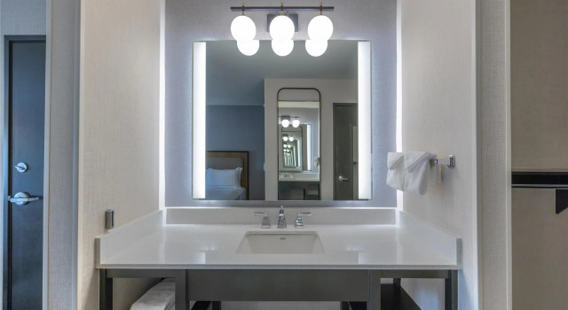 Standard Vierer Zimmer mit Balkon DoubleTree by Hilton Bend