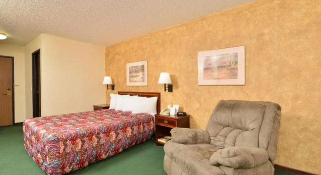 Двухместный номер Standard Days Inn by Wyndham Ozark Springfield