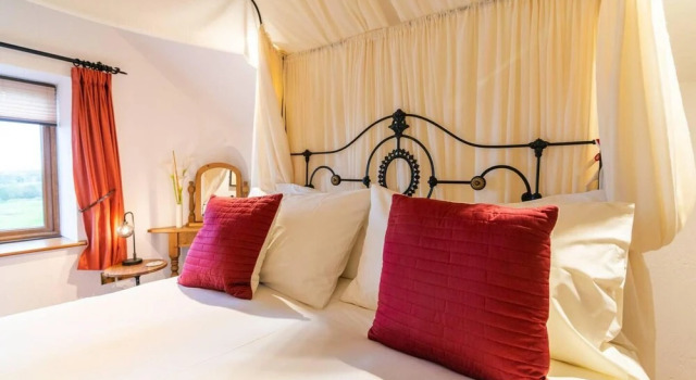 Lakeside Escape, Stone Countryside Cottage, Varaa Lomakoti Endon Staffordshire