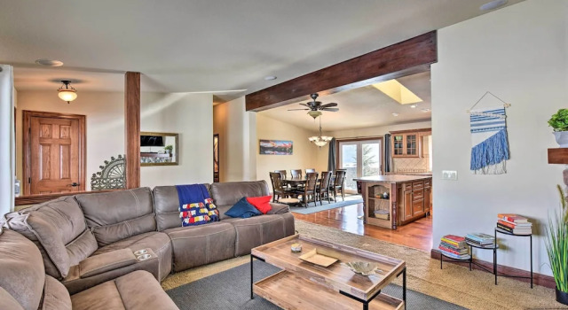 2 Mi to Hot Springs: Nathrop Gem w/ Fire Pit, Buchen Sie Ferienhaus Villen in Nathrop, Villa