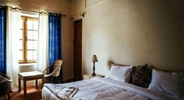 Кровать в общем номере Good Luck Guest House