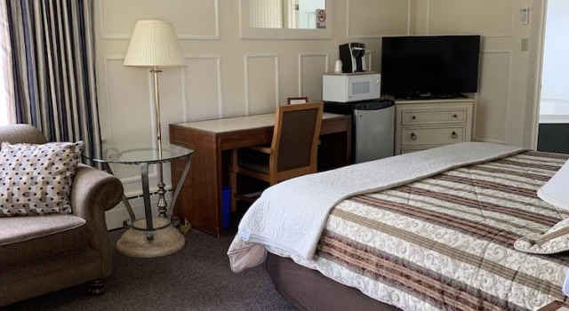Люкс Deluxe The Lionstone Inn Motel and Cottages