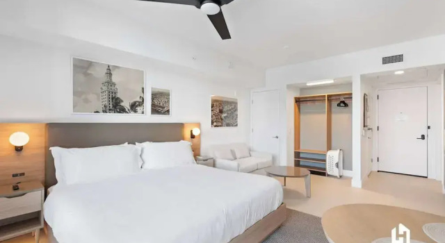 Студия Stylish Apartments with Partial Ocean Views in Downtown