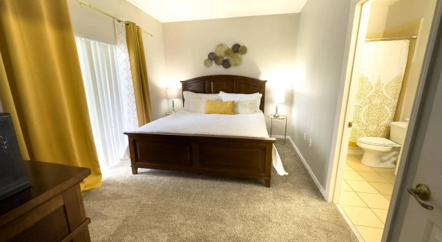 Amazing 4 bedrooms and 3 baths 2 miles from Disney
