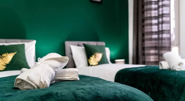 2 Bed Apartment, QE Hospital, Free Parking ,Netflix, Sleeps 4 Comfortable, 1 Double Bed x 2 Single Beds, Забронировать Апартаменты/квартира Отели Cardonald с парковкой, Парковка