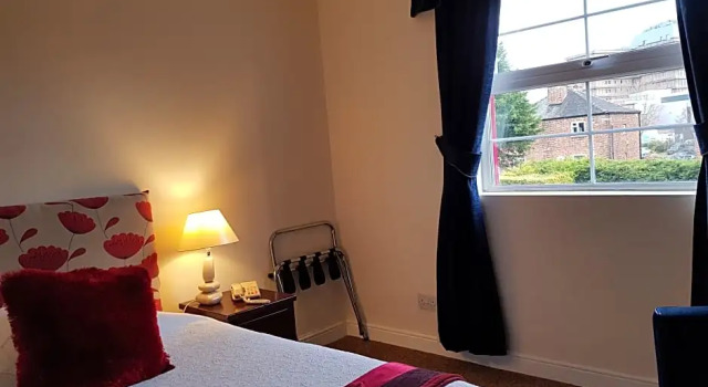 Номер Standard Edward Hotel