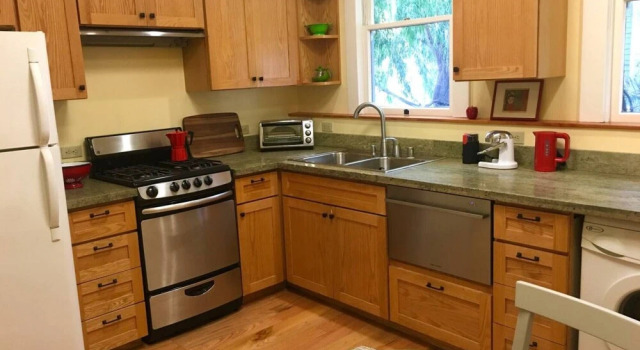 Modern and Stylish Flat, Забронировать Дом для отпуска Коттеджи Беркли, Коттедж