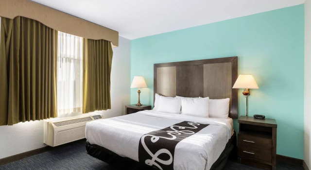 Двухместный люкс с видом на город La Quinta by Wyndham Omaha Airport Downtown