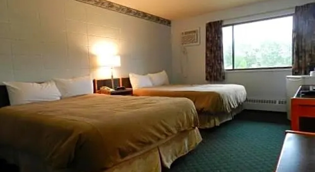 Четырёхместный номер Standard Slave Lake Inn & Conference Centre