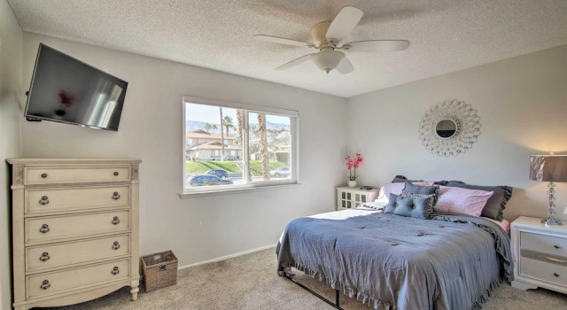 Апартаменты с 2 комнатами Palm Desert Resort-style Living: Dog Friendly