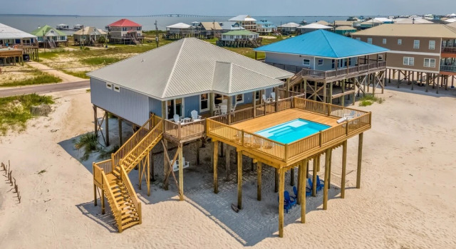 Коттедж с 4 комнатами Grace Wins - 2335 Bienville 4 Bedroom Home by RedAwning