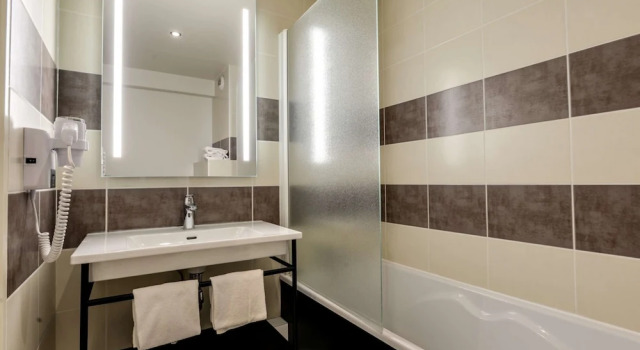Полулюкс Brit Hotel Du Stade Rennes Ouest