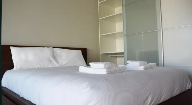 Modern Downtown Studio in High Rise, Varaa Hotelli Toronto 