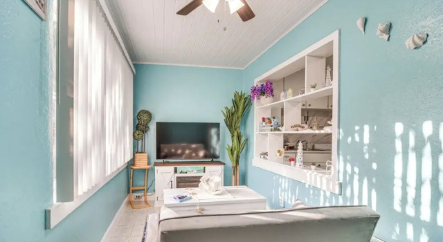Central Location! Walkable Studio in St Pete Beach