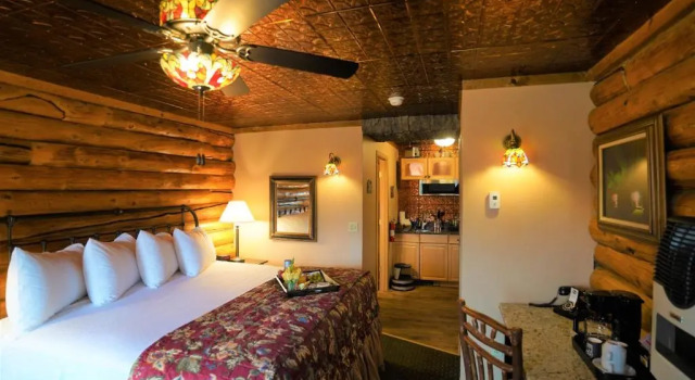 Бунгало Pikes Waterfront Lodge