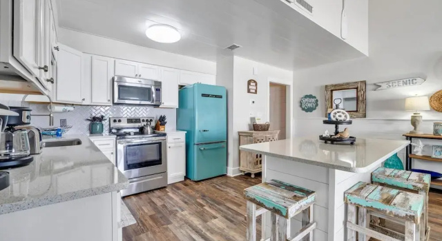Вилла Crystal Villas 12B - Updated 2 Bedroom with Loft Beach Front Condo In the Heart of Destin