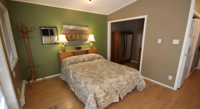 Cedar Grove Motel and Cabins, Prenota Motel Qualicum Beach 