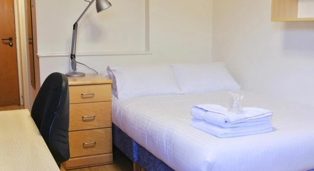 University of Bath Guest Accommodation, Reservar Casa de hóspedes Hotéis em Somerset com piscina, Piscina