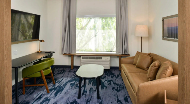 Четырёхместный люкс Fairfield Inn & Suites by Marriott Charlotte University Research Park