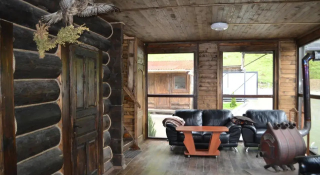 4 Mountains Hotel, Buchen Sie Hotel Dzembronia Iwano-Frankiwsk