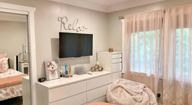 Cute Home 7 Blocks To Beach . Xbox . Bikes . Pets