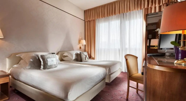 Номер Economy Waldorf Suite Hotel