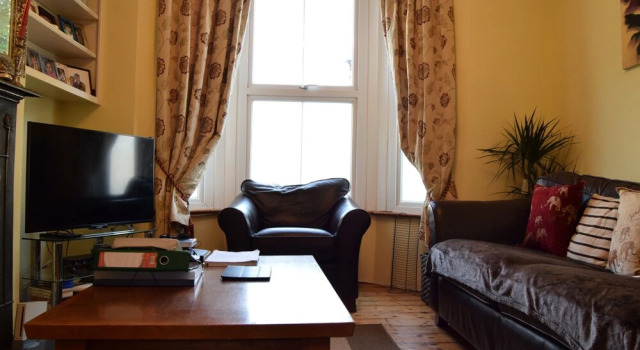 Country Style 3 Bedroom Victorian House