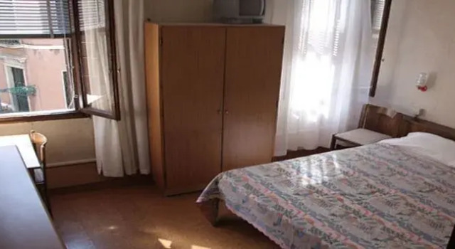 Hotel San Fantin, Забронировать Отель Сан-Марко Венеция, рядом с Accademia Bridge