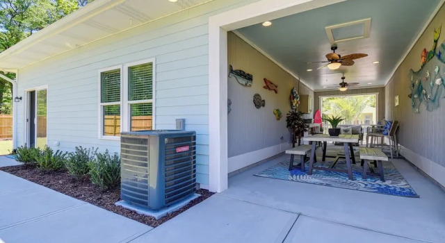 Коттедж 1 Mi to Beach! Ocean Isle Home w/ Shared Lanai