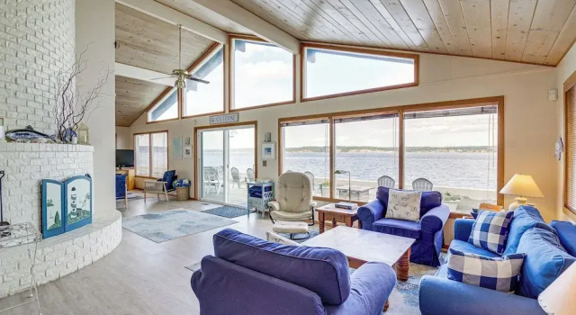 Beachfront Whidbey Island Home + Apartment!, Rezerwuj Apartament Apartamenty w Bells Beach, Apartament