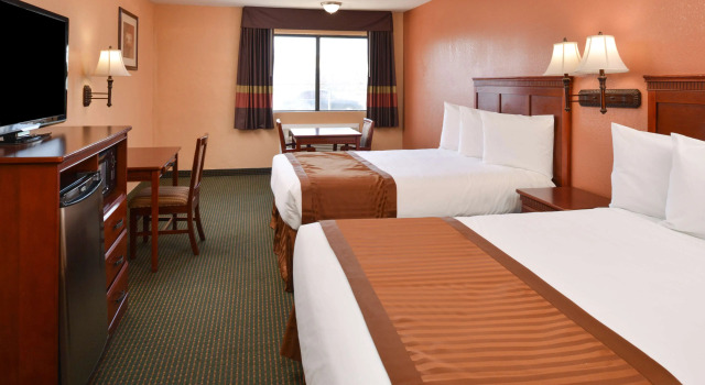 Четырёхместный номер Standard Americas Best Value Inn & Suites Bakersfield E