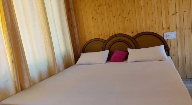 Suraj Guest House And Cafe