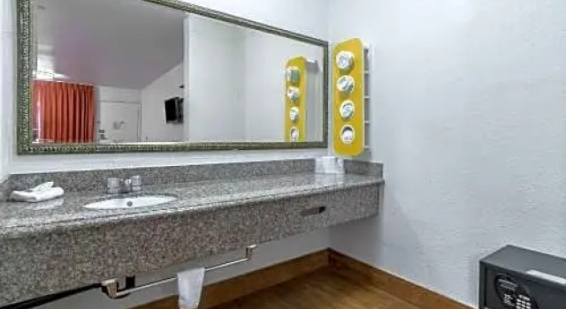 Четырёхместный номер Deluxe Beachside Inn
