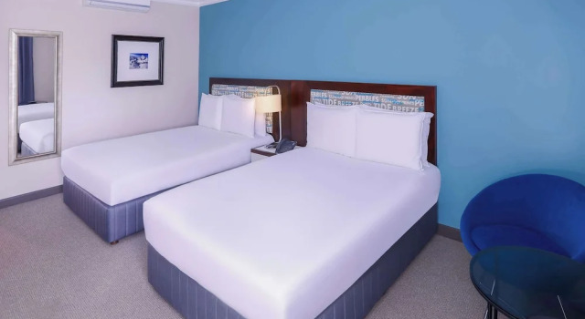 Четырёхместный номер Standard Garden Court East London