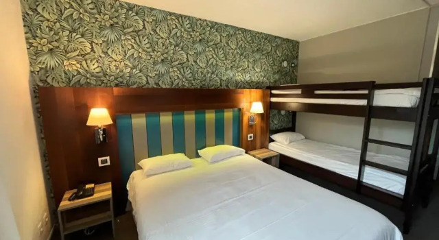 Четырёхместный номер Standard Hôtel Le Néron - Logis