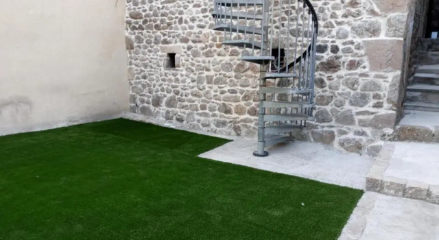 Коттедж Charmante petite maison en pierre, avec accès autonome